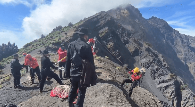 Usai Serangkaian Kecelakaan, Jalur Pendakian Rinjani Resmi Ditutup untuk Perbaikan Keamanan