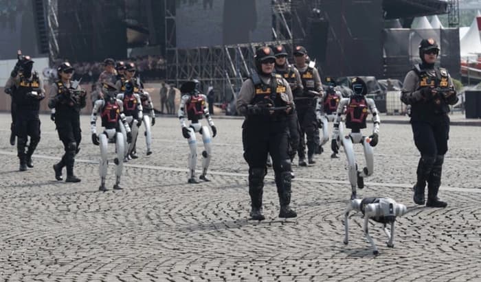 Robot Canggih hingga Konser Gratis, HUT ke-79 Bhayangkara di Monas Jadi Magnet Warga