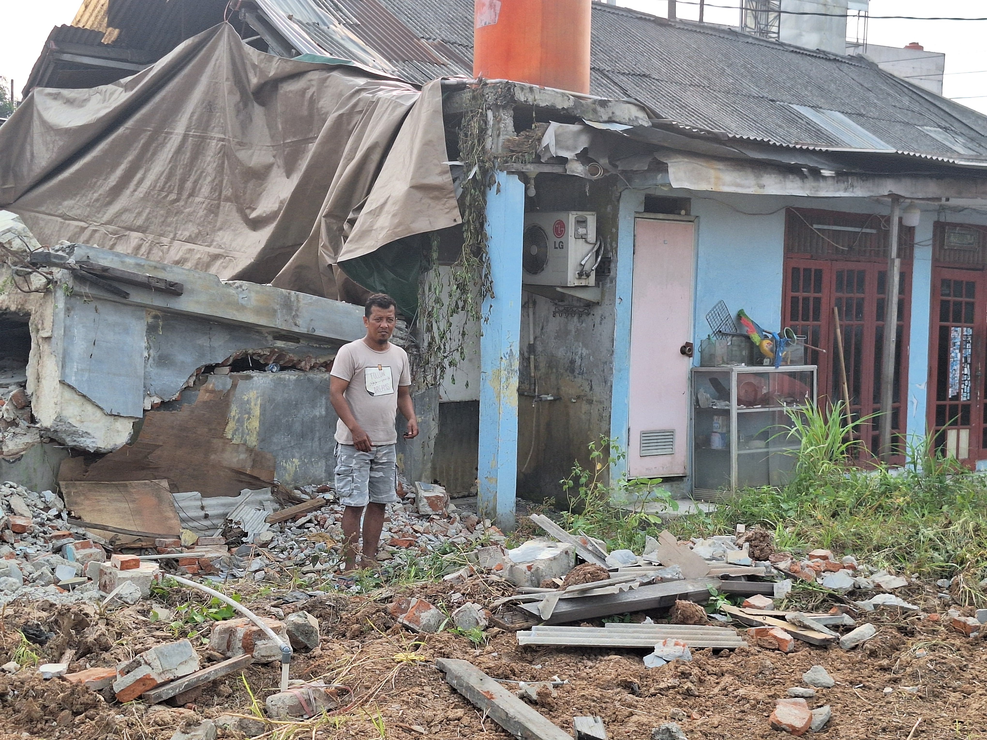 Dramatis! Bocah di Tangerang Nangis Menjerit Tembok Rumahnya Dibongkar, Demi Proyek Pusat Niaga Cikupa