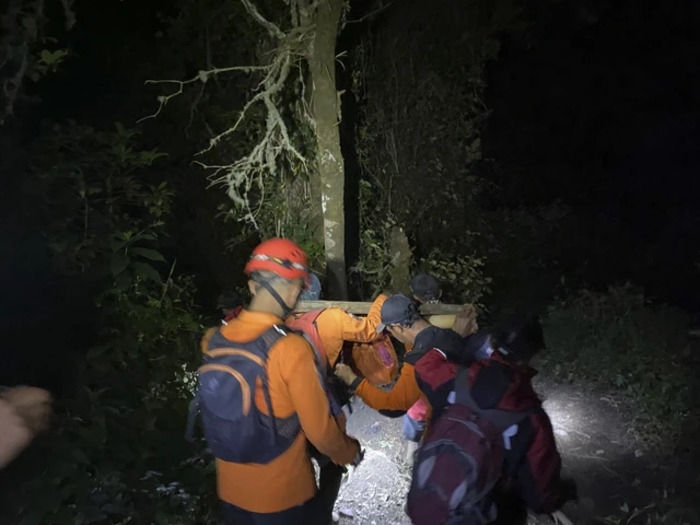 Pendaki Asal Sukabumi Meninggal di Gunung Slamet, Tim SAR Evakuasi Jenazah Tengah Malam