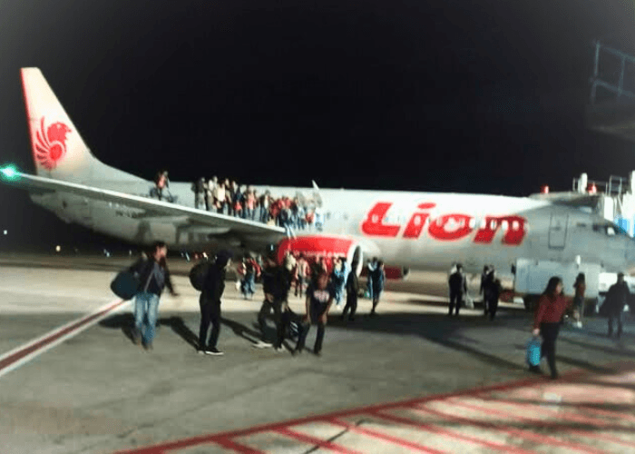 Teror Bom di Dalam Pesawat Lion Air, Ratusan Penumpang Histeris Berhamburan di Bandara Soetta