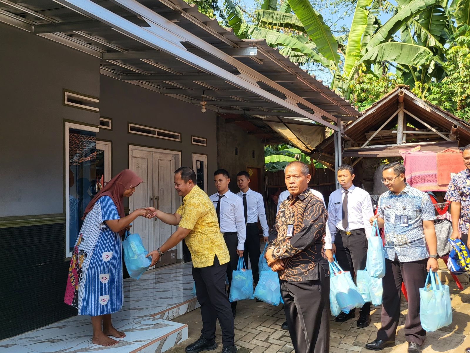 Dana Kolektif Pegawai Lapas Serang Wujudkan Bakti Sosial di Momen Kemerdekaan