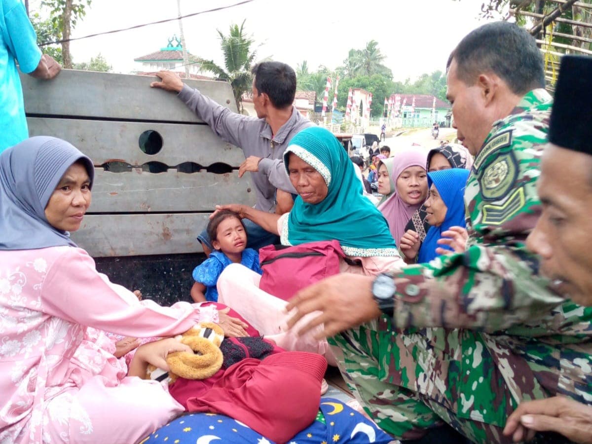 Kebijakan Bank Mandiri Dianggap Tidak Manusiawi, Warga: Walau Sakit Penerima Bansos Harus Dibopong Kelokasi