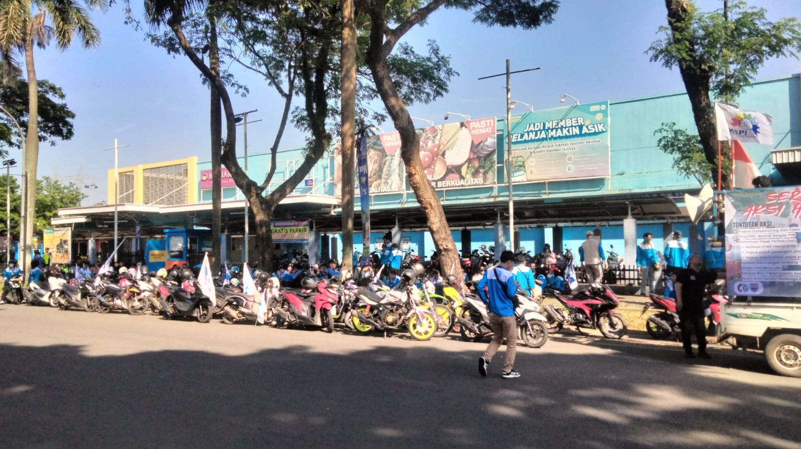 Seribuan Buruh dari Tangerang Bergerak Menuju KP3B, Demo Tolak Upah Murah 2026