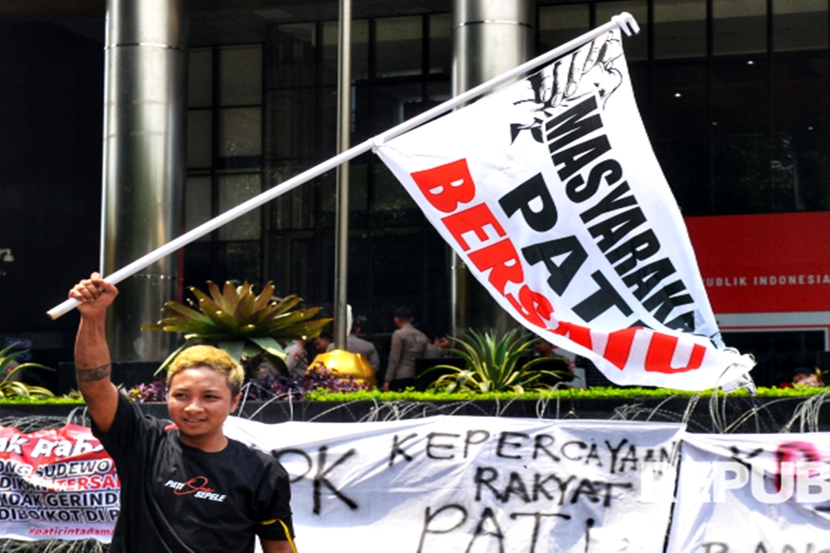 Warga Pati Berunjuk Rasa di KPK, Mendesak Bupati Sudewo Jadi Tersangka Korupsi