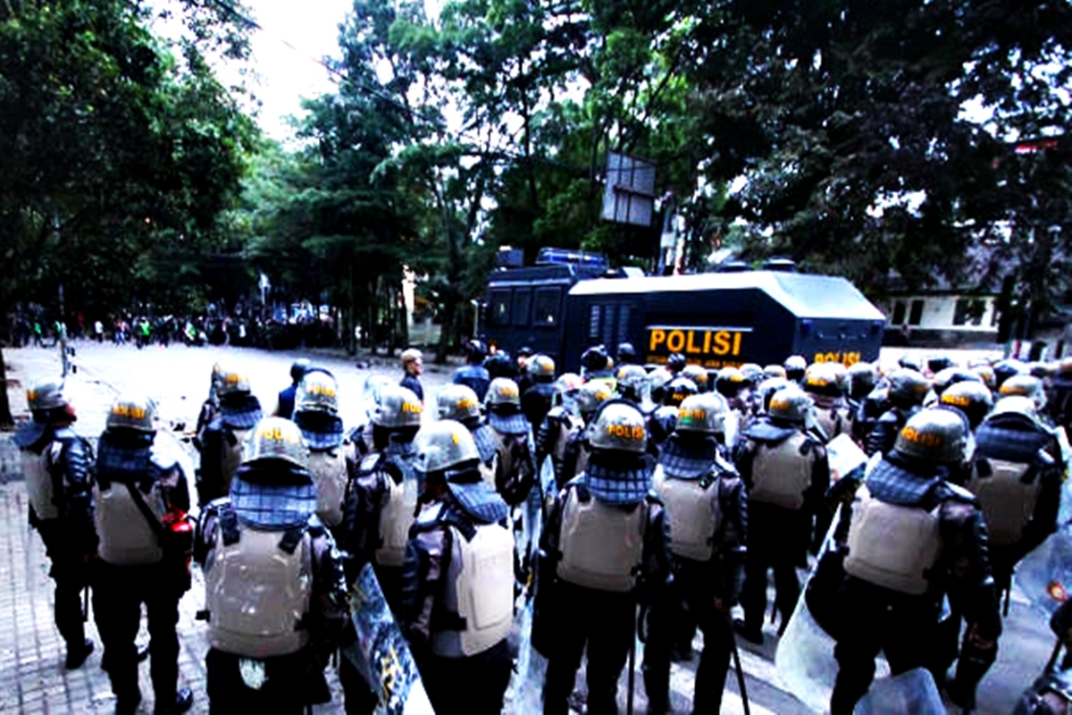 VIRAL Ditemukan Bendera PKI dan Bom Molotov Usai Polisi Geruduk Kampus UNMUL