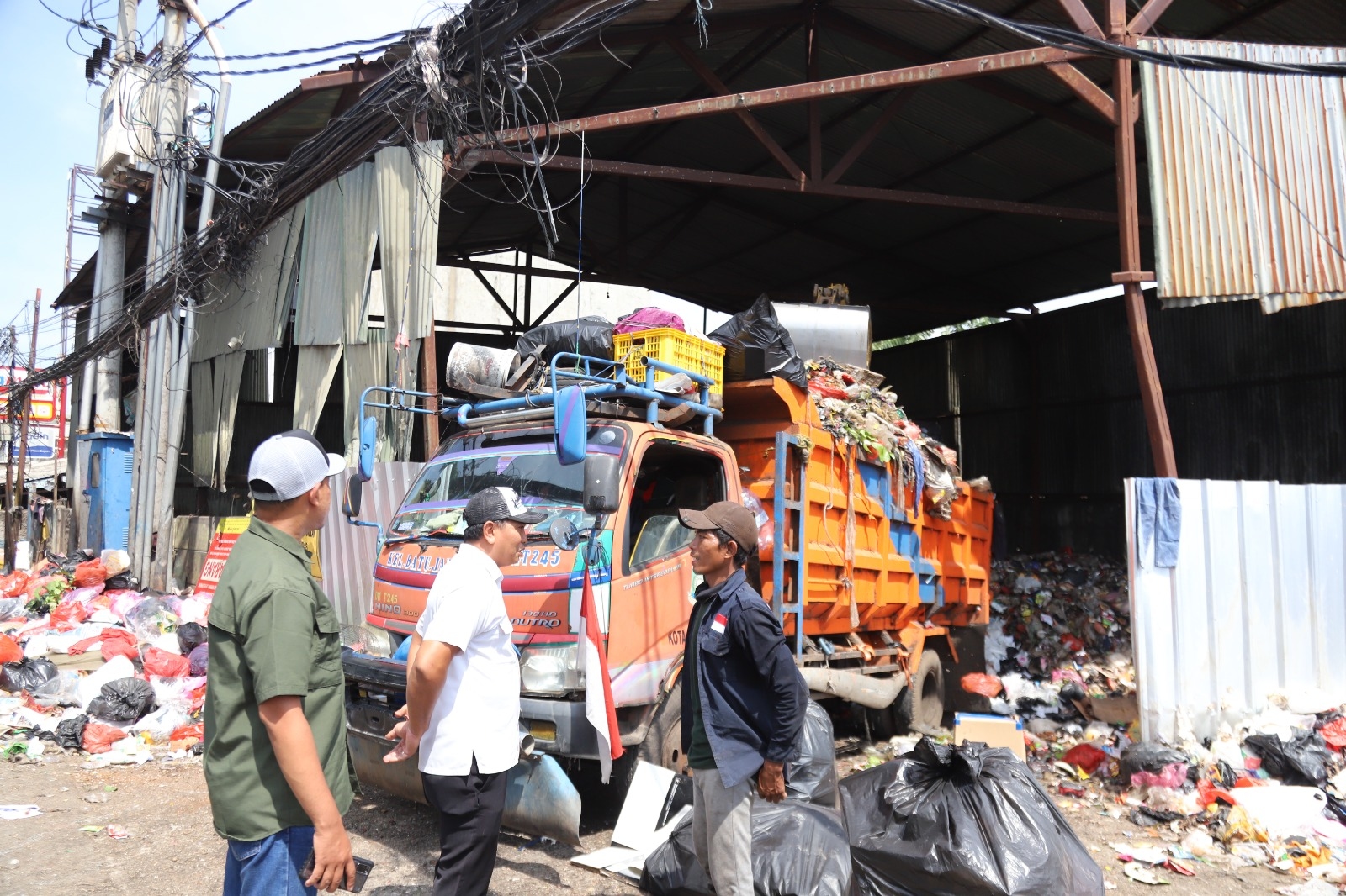 Pemkot Tangerang Kerahkan 20 Armada Tangani Penumpukan Sampah di TPS Pasar Rubuh