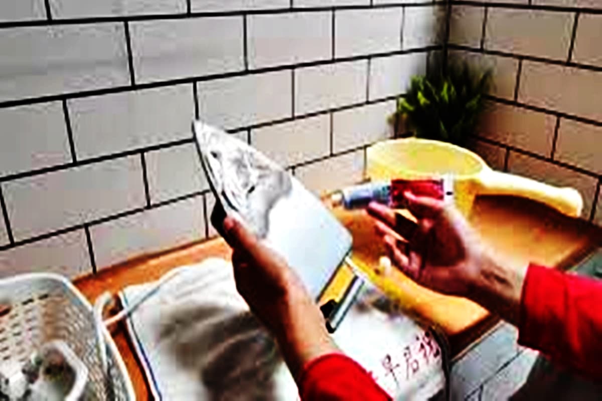 Stop Beli Setrika Sembarangan! Ini 10 Rekomendasi Setrika Terbaik yang Awet dan Anti-Lengket