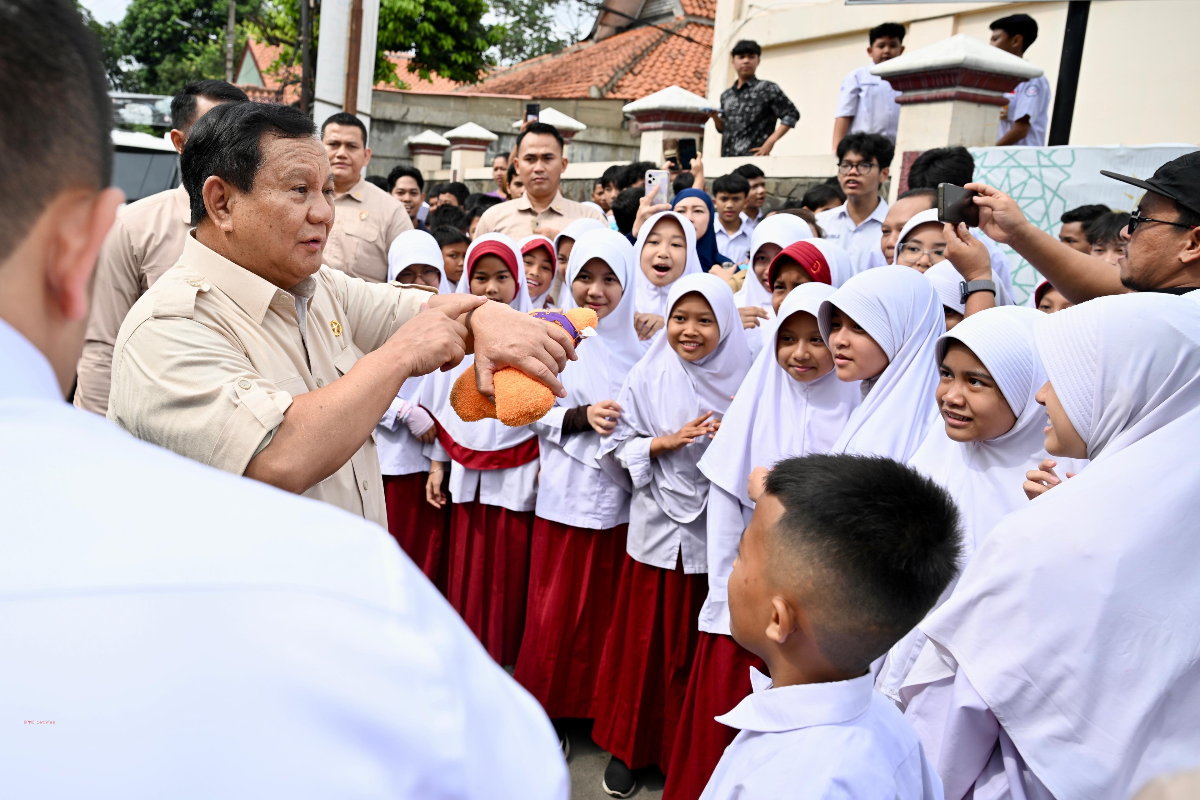 Tanggapi Keracunan MBG Prabowo Usul Anak-anak Sebelum Makan Lakukan Hal Penting Ini
