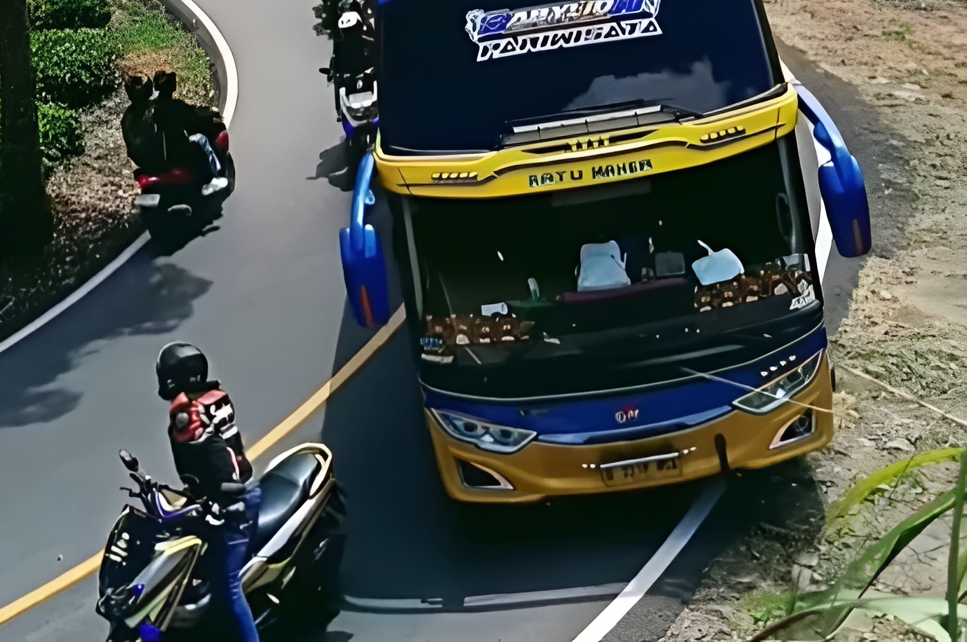 4 Fakta Insiden Viral Rombongan Pemotor Hentikan Bus di Tikungan Ciwidey: Ini Wajah Asli Arogansi Jalanan! Kini diburu Polisi