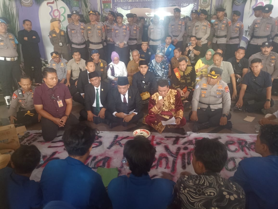 HUT Kabupaten Tangerang Diwarnai Aksi Protes