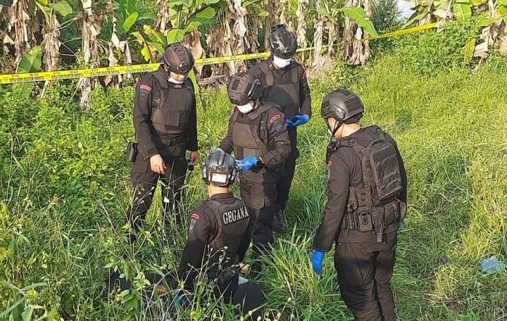 HEBOH! Warga Temukan Granat dan Mortir di Sungai Curug Wetan Tangerang, Tim Gegana Evakuasi dan Selidiki Asal-Usulnya