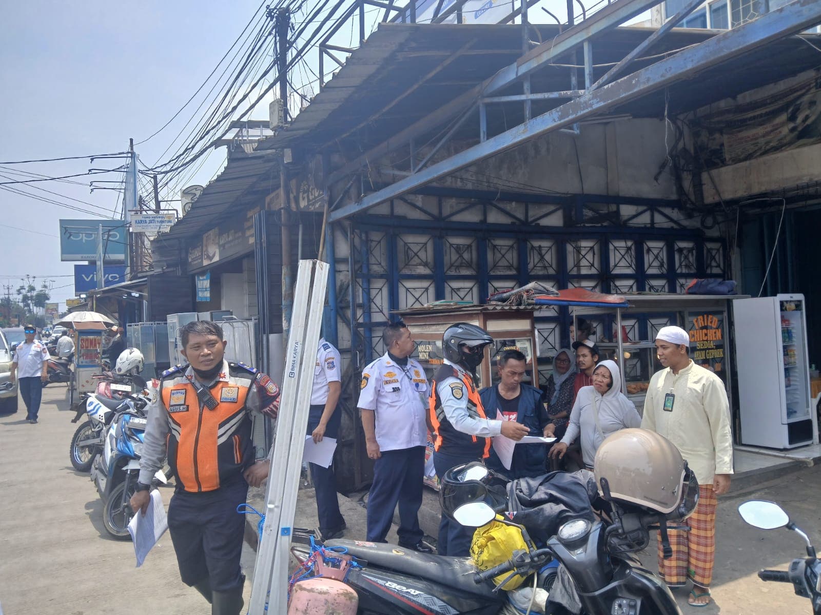 Dishub Tangsel Tertibkan 56 Kendaraan Parkir di Trotoar Rawa Buntu dan Pasar Serpong