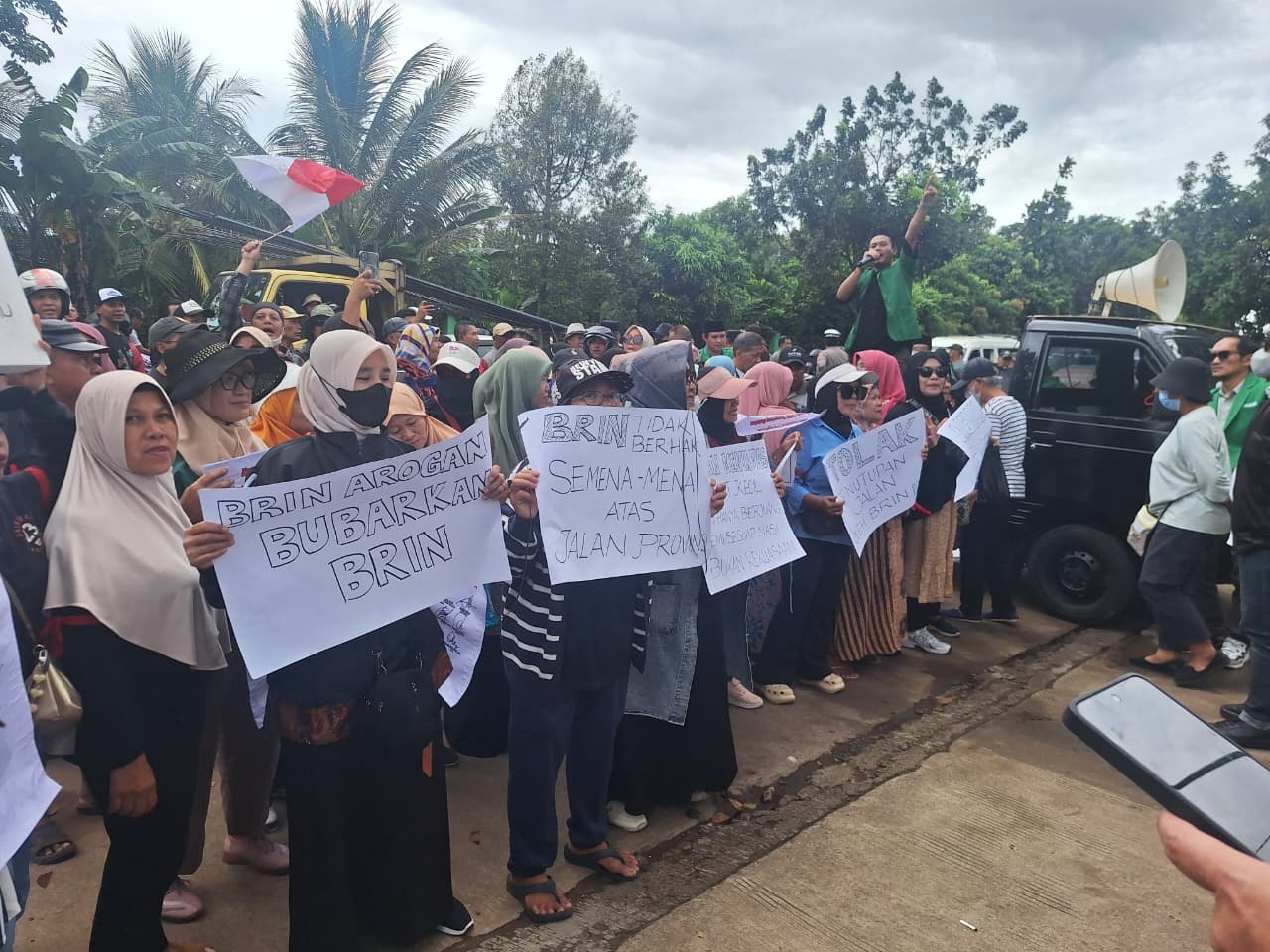 Warga Geruduk DPRD Tangsel, Tagih Janji Pengembalian Jalan Provinsi dari BRIN