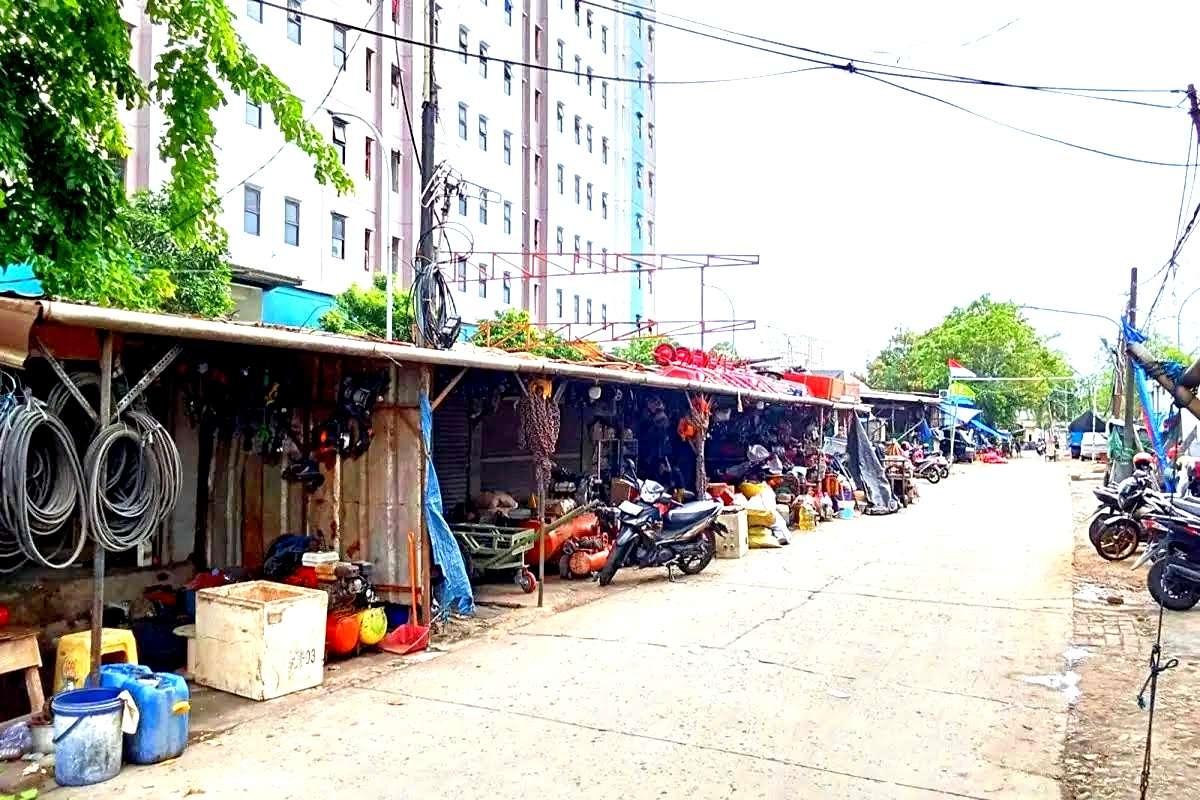 KONFLIK RUSUN DENGAN PEDAGANG! Kios di Lahan Eks Kantor Lurah Rawa Buaya Digusur, Warga Tolak Mentah-mentah Tawaran Pindah ke LokBin 'Mati'
