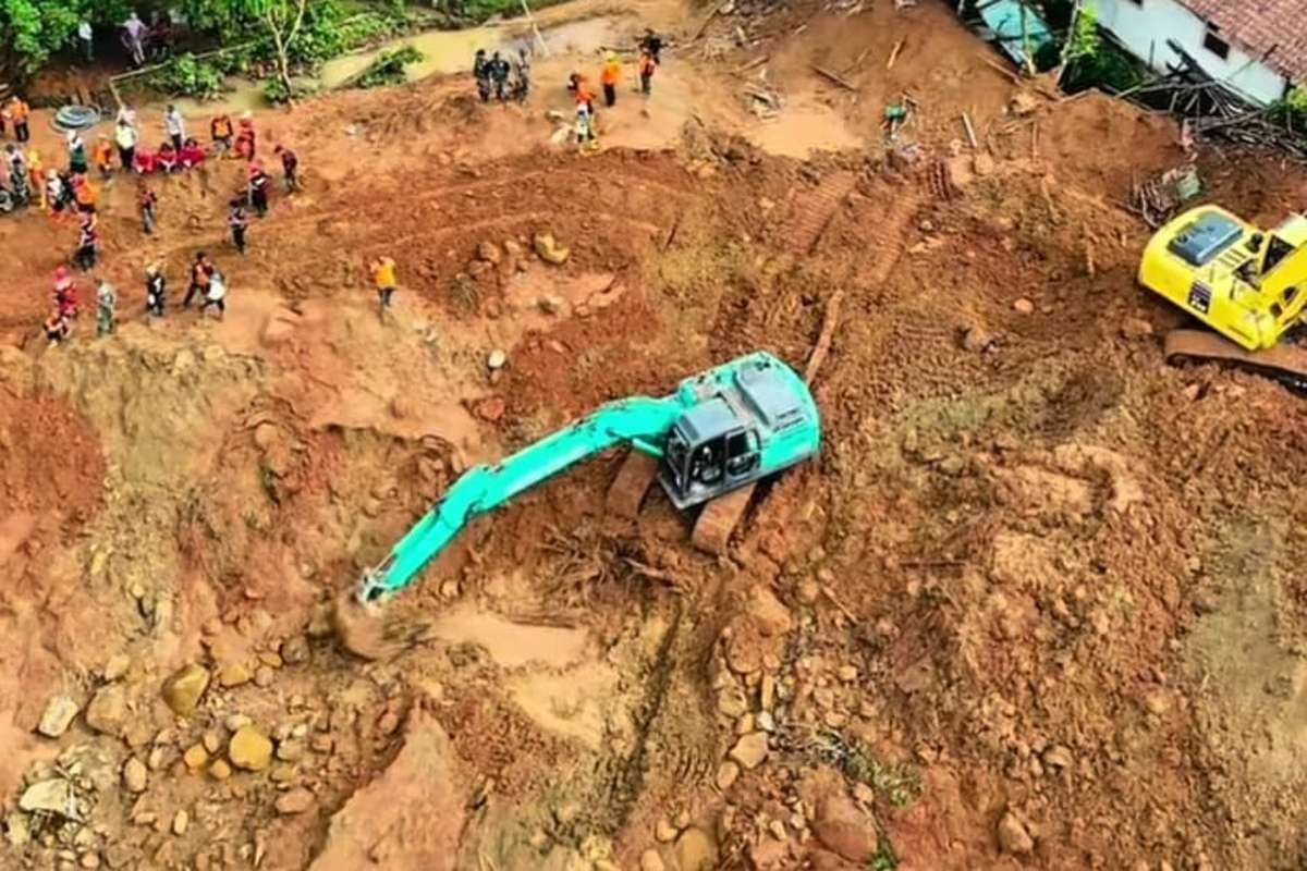 DITEMUKAN 3 KORBAN SEKELUARGA! BNPB Janji Cari 7 Korban Longsor Cilacap Sampai Tuntas, Relokasi Mendesak Dilakukan