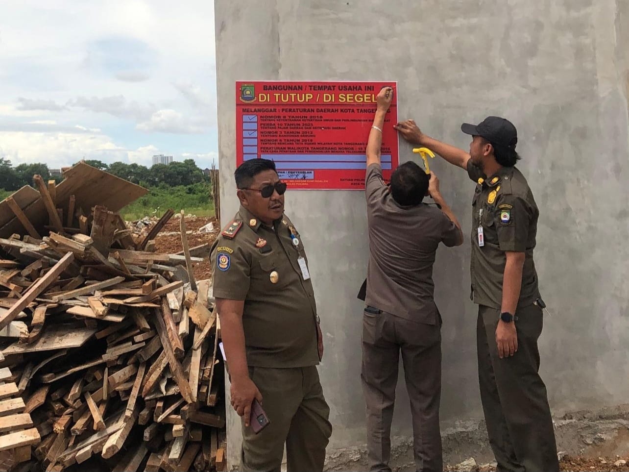 Tidak Sesuai PBG dan Rekomendasi Tata Ruang, Proyek Lapangan Padel di Puri 11 Disegel