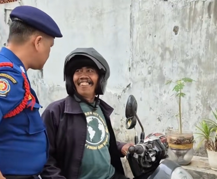 Viral! Pria Paruh Baya Eksibisionis ke Wanita-wanita Lari Pagi, Lapor Aparat Tak Digubris Akhirnya Damkar Turun Tangan