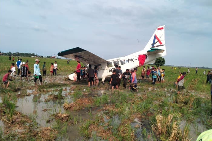 Detik Mencekam ‘Loss Power’: Pesawat Cessna yang Jatuh di Area Sawah Karawang, 5 Awak Selamat