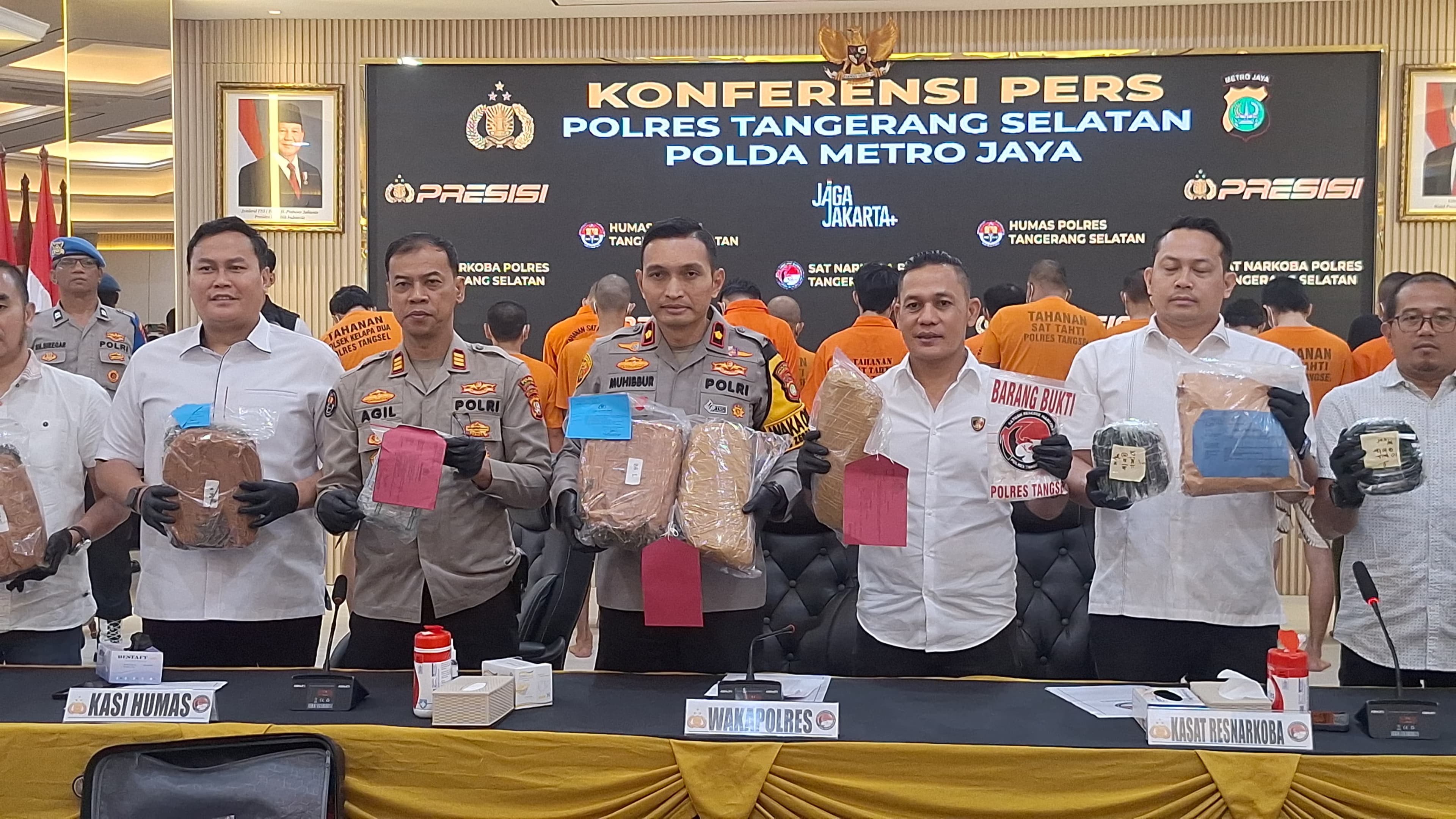 7,9 Kg Ganja hingga 144 Gram Sabu Disita: Polres Tangsel Ungkap Jaringan Pengedar di Kontrakan dan Counter HP