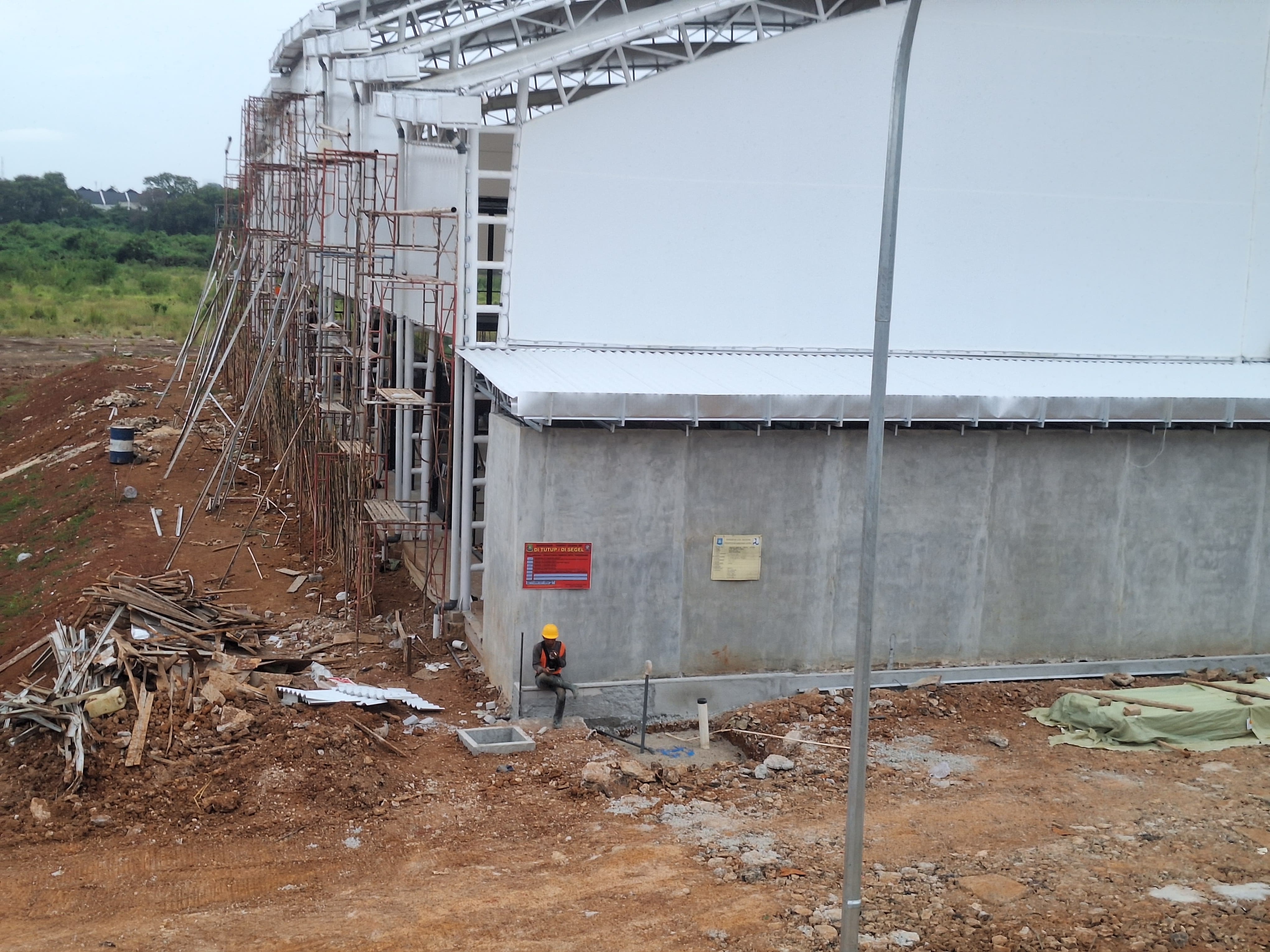 Proyek Padel di Kota Tangerang Berlanjut Meski Disegel, Satpol PP Mandul atau Pemilik Bandel?