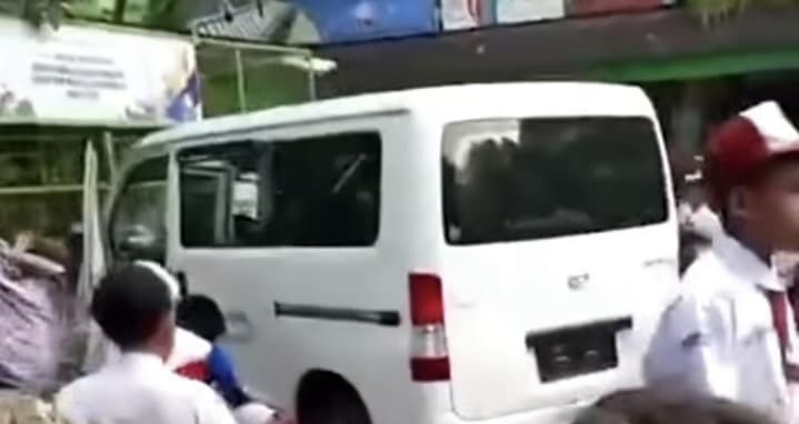 Pengakuan Sopir Pengangkut MBG yang Tabrak Belasan Siswa SDN 01 Kalibaru: 'Salah Injak Pedal Rem'