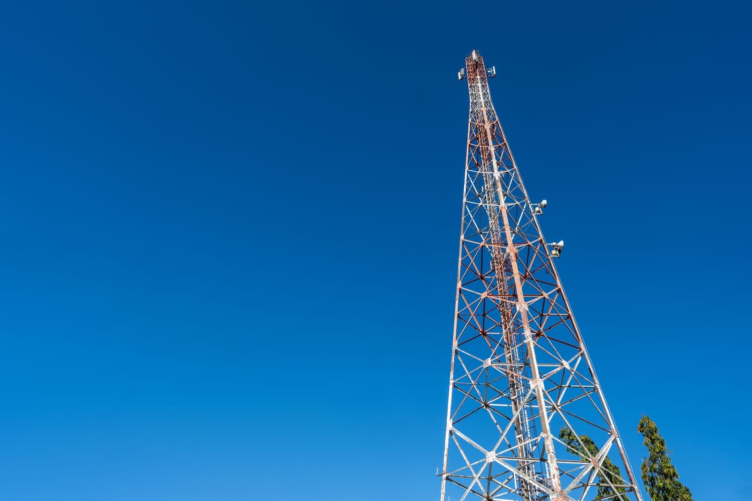 Libur Nataru 2025-2026, Indosat Prediksi Lonjakan Trafik Data Dua Digit di Jakarta Raya