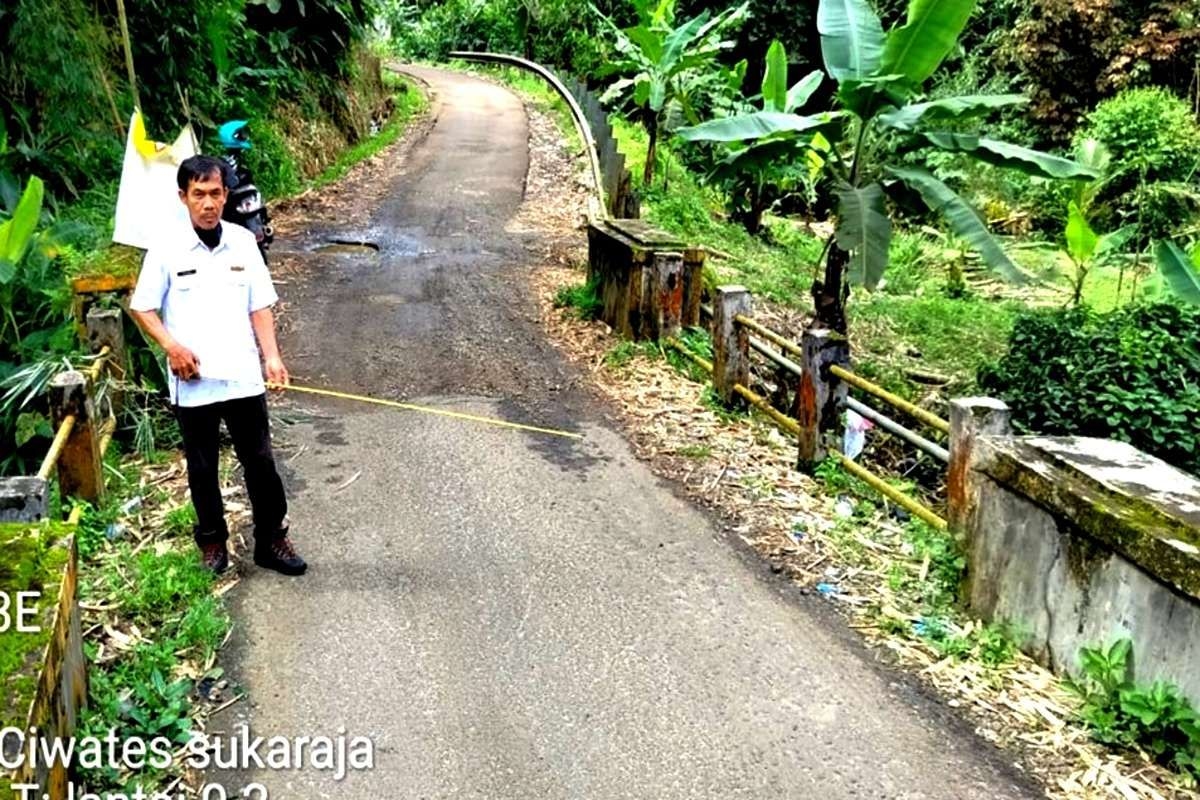 Akses Lumpuh! Jembatan Ciwates Pandeglang Amblas Tergerus Arus, Kendaraan Roda Empat Tak Bisa Melintas