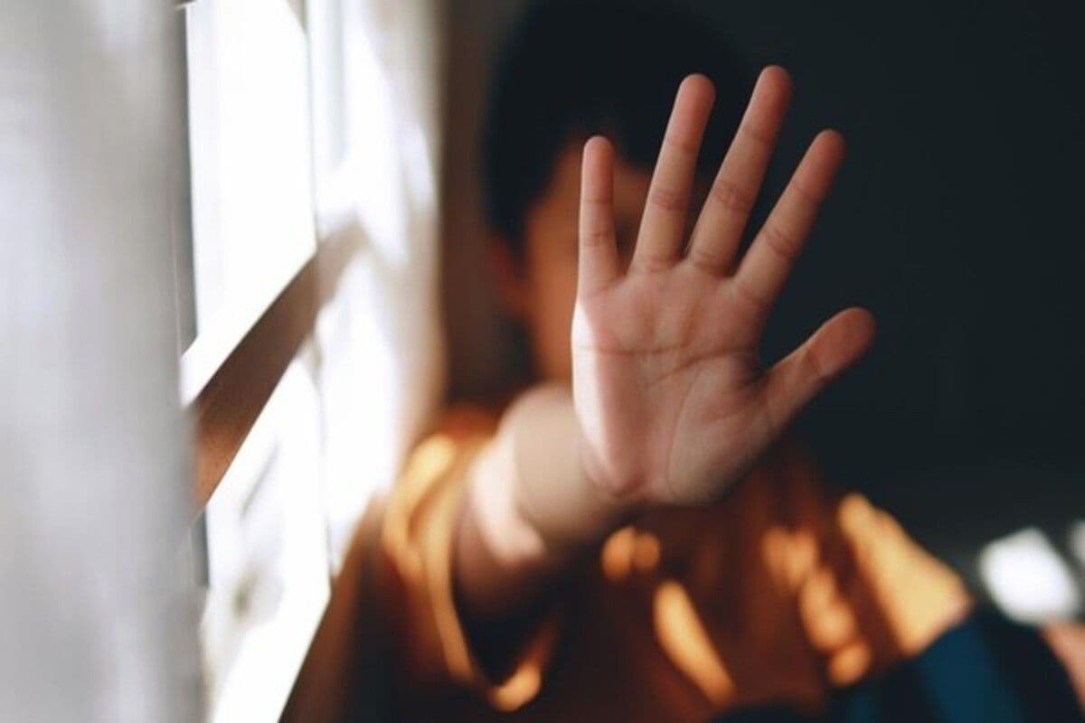 Tragedi Pendidikan di Jember: Viral Aksi Amarah Guru Menelanjangi Martabat Siswa, Tuai Sorotan Publik